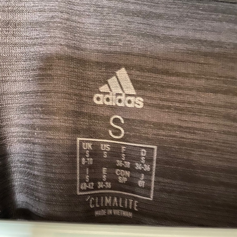 Adidas top ✨ - Picture 2 of 2